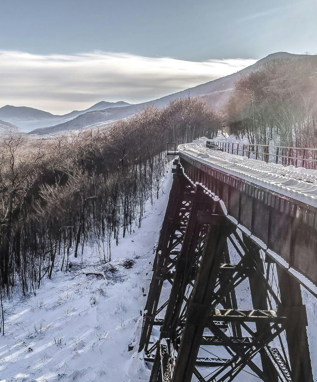 A train track in the mountains of Manchester