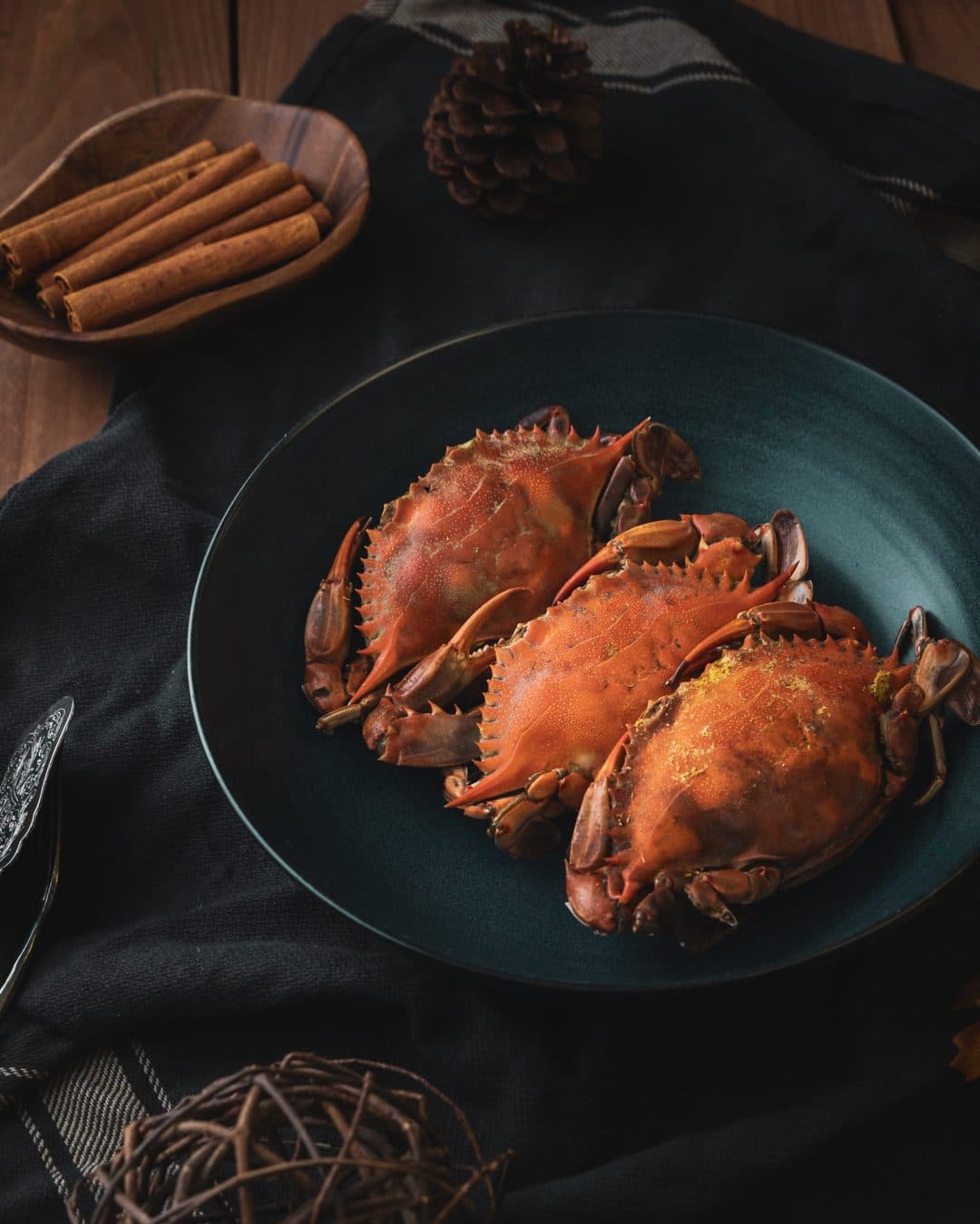 A plate with boiled crabs in the shell