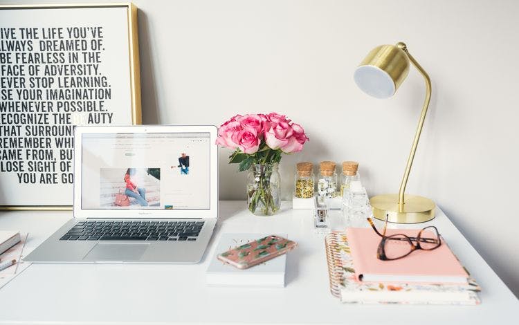 How to Declutter Your Workspace and Finally Get Organized! 2022