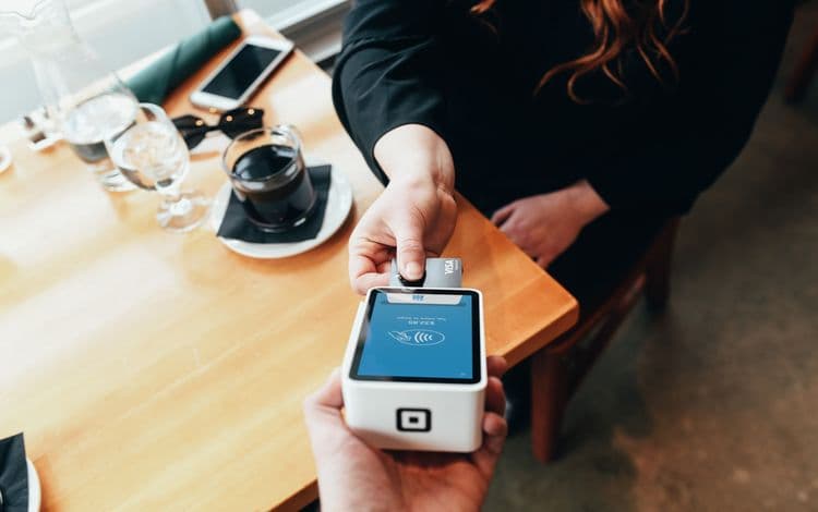 Should Your Business Go Cashless?